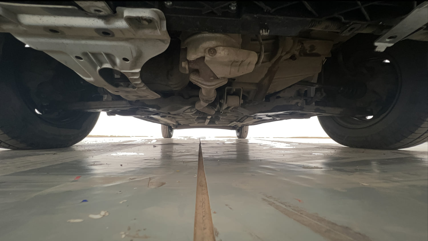 Used 2014 Hyundai i10 Sportz 1.1 iRDE2 Petrol Manual extra FRONT LEFT UNDERBODY VIEW