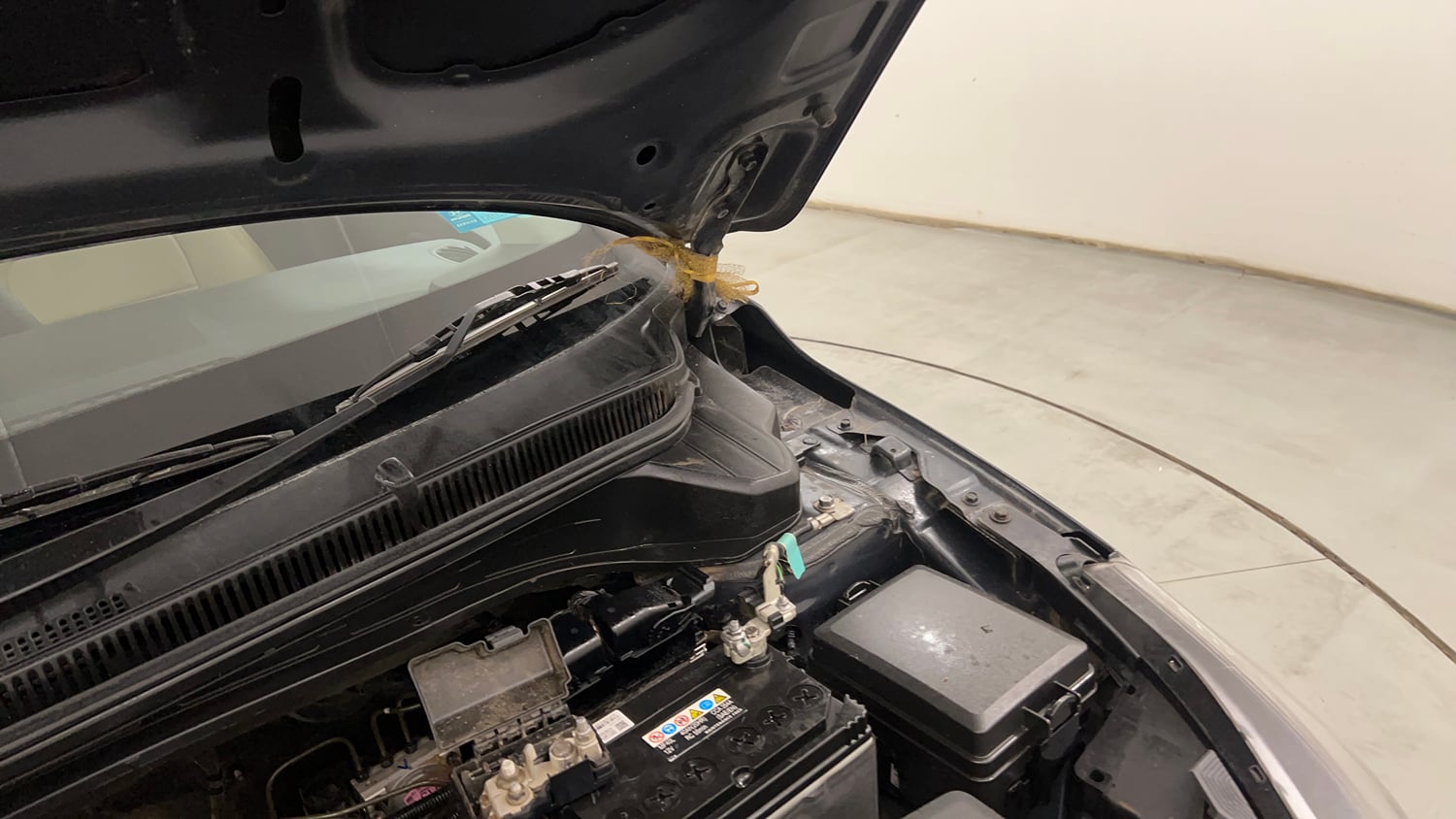 Used 2023 Hyundai i20 Sportz 1.2 IVT Petrol Automatic engine ENGINE LEFT SIDE HINGE & APRON VIEW