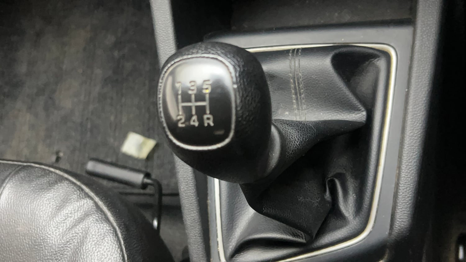 Used 2016 Hyundai Elite i20 Sportz 1.2 Petrol Manual interior GEAR  KNOB VIEW