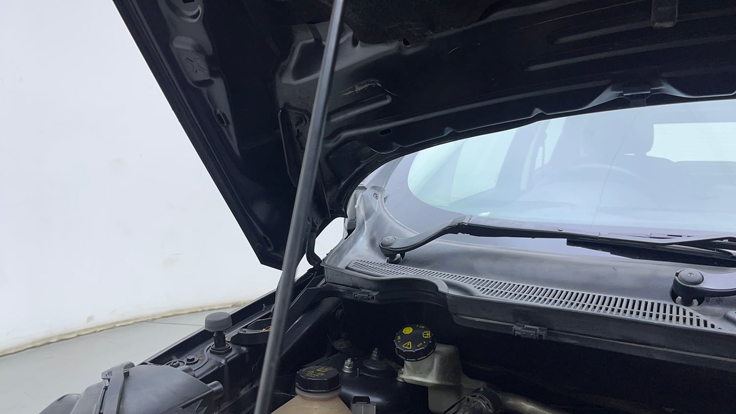 Used 2018 Ford EcoSport Titanium 1.5L TDCi Diesel Manual engine ENGINE RIGHT SIDE HINGE & APRON VIEW