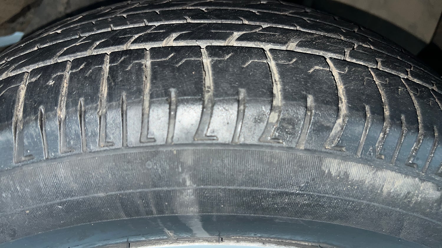 Used 2018 Toyota Innova Crysta 2.4 G 7 STR Diesel Manual tyres RIGHT FRONT TYRE TREAD VIEW