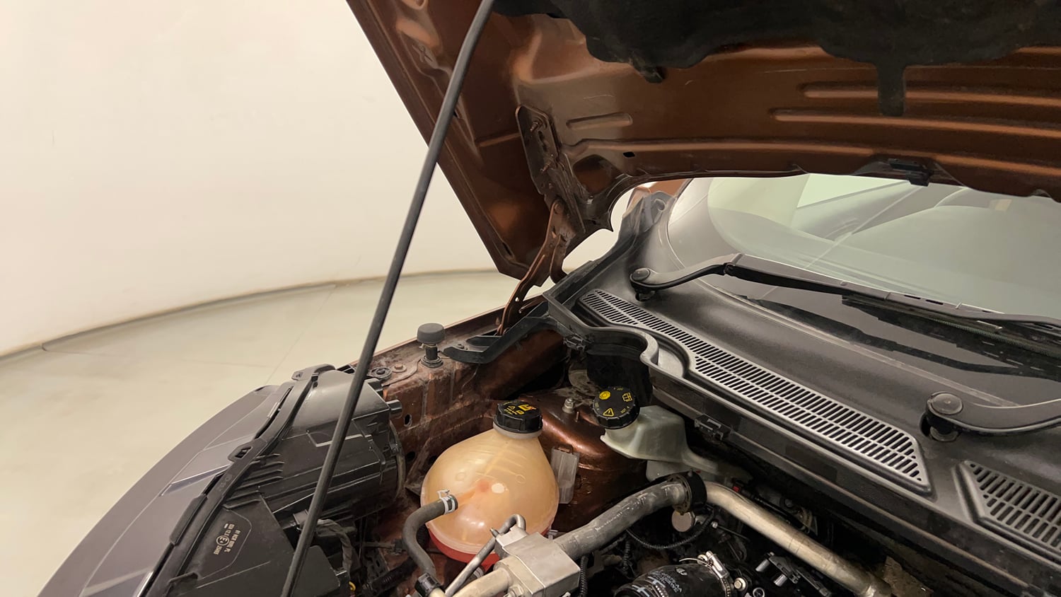 Used 2019 Ford EcoSport Titanium 1.5L TDCi Diesel Manual engine ENGINE RIGHT SIDE HINGE & APRON VIEW