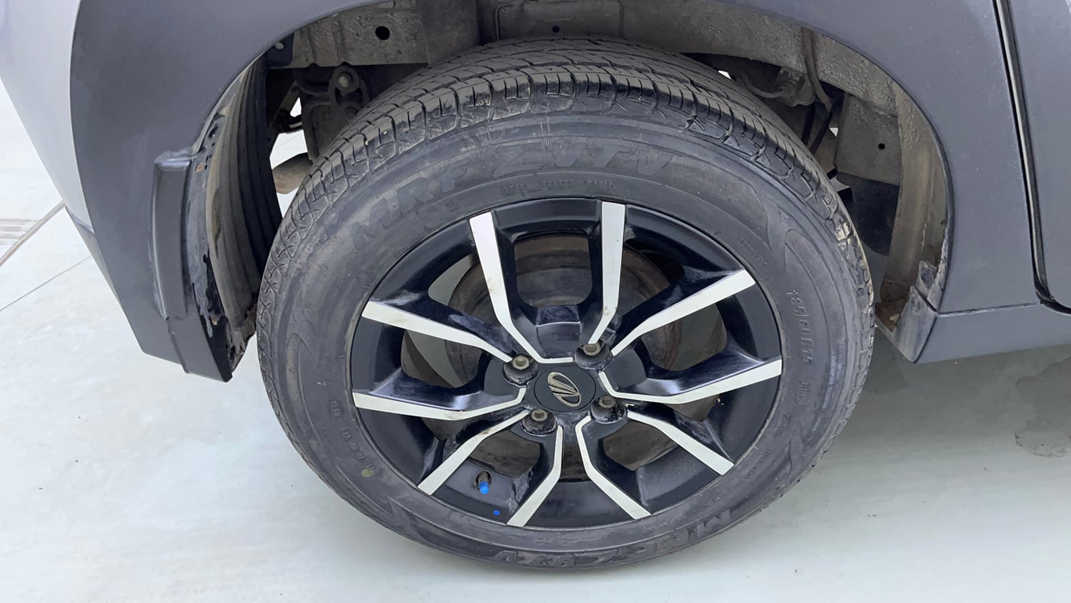 Used 2019 Mahindra KUV100 NXT K8 6 STR Dual Tone Petrol Manual tyres RIGHT REAR TYRE RIM VIEW