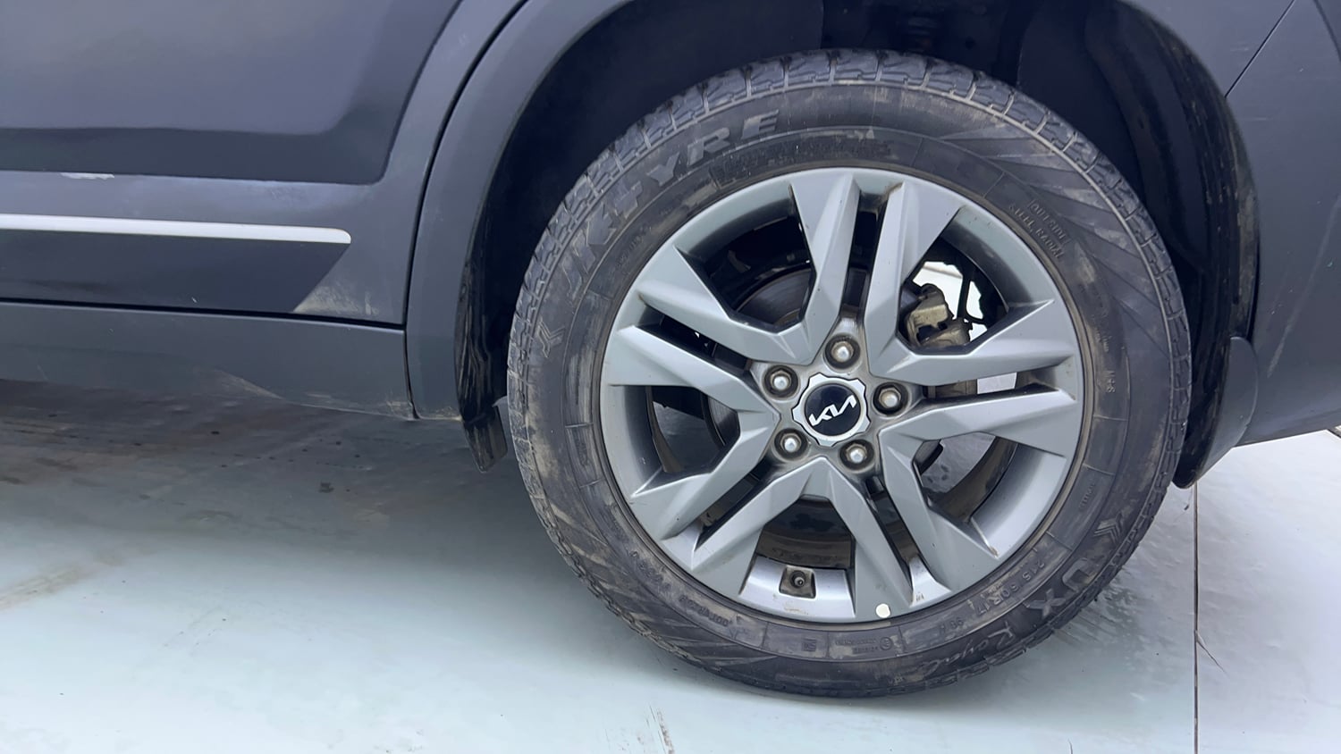 Used 2023 Kia Seltos HTX 1.5 Diesel AT Diesel Automatic tyres LEFT REAR TYRE RIM VIEW