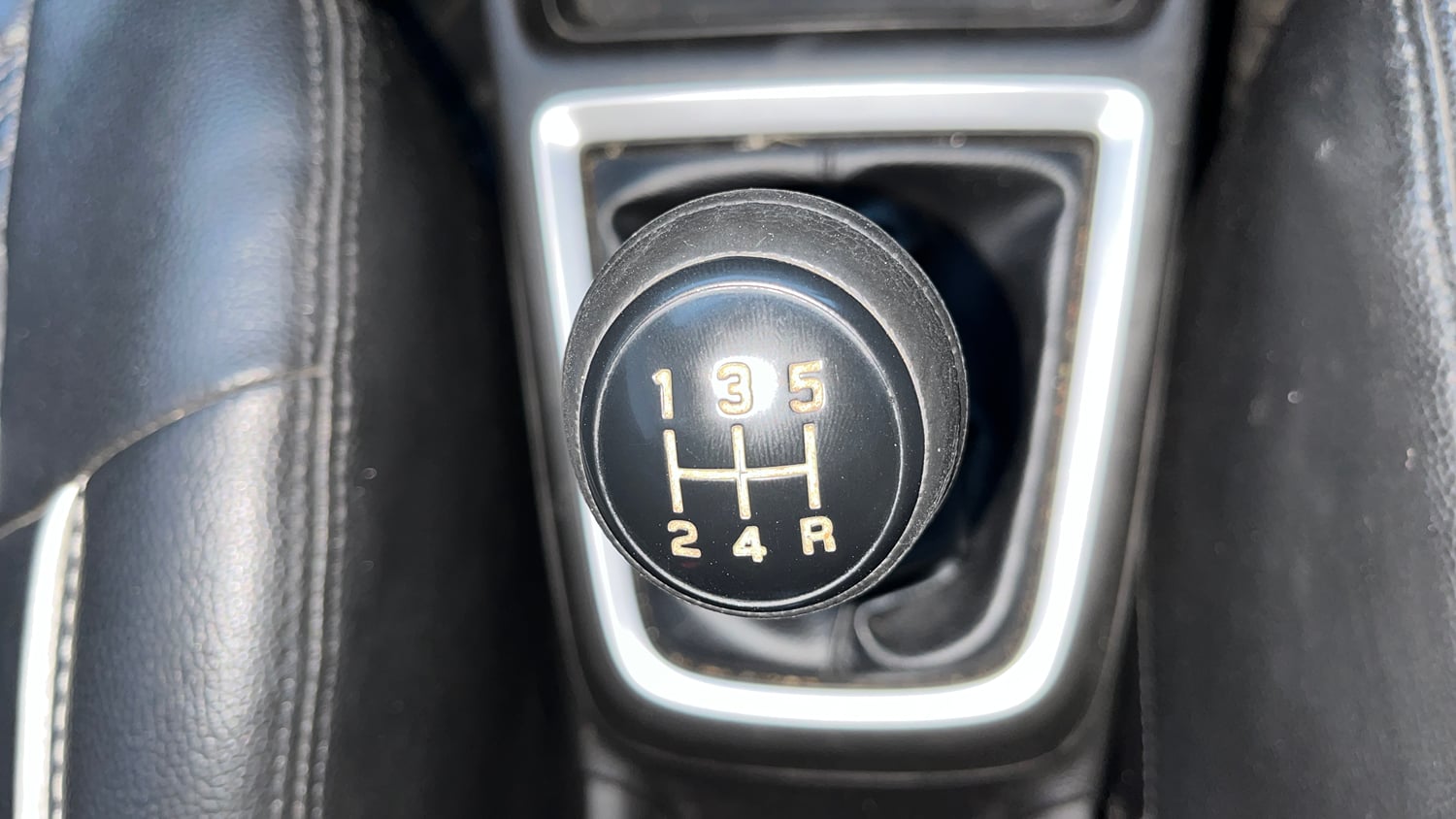 Used 2019 Maruti Suzuki Swift VXi Petrol Manual interior GEAR  KNOB VIEW