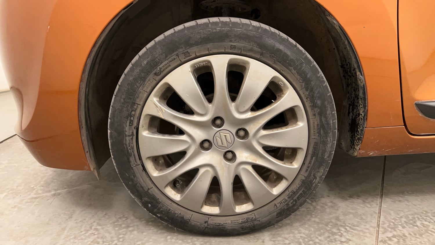 Used 2017 Maruti Suzuki Baleno Zeta 1.2 Petrol Manual tyres LEFT FRONT TYRE RIM VIEW