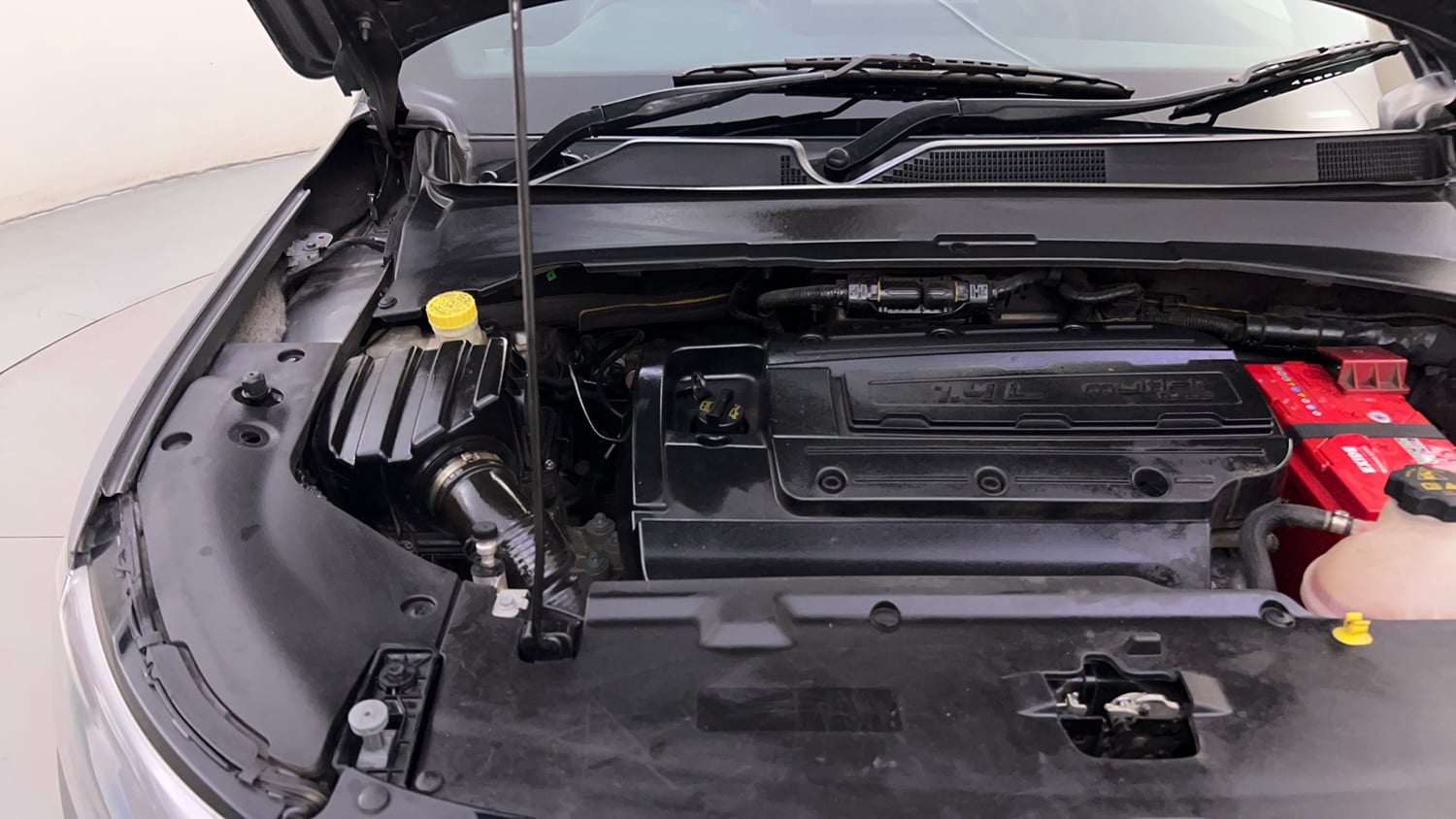 Used 2021 Jeep Compass Model S (O) 1.4 Petrol DCT Petrol Automatic engine ENGINE RIGHT SIDE HINGE & APRON VIEW