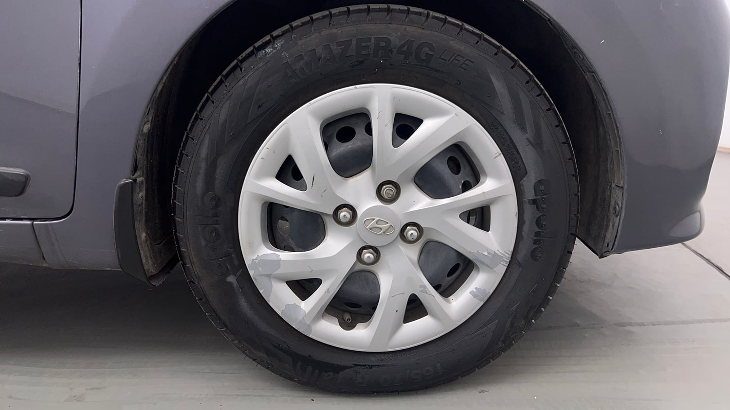 Used 2019 Hyundai Grand i10 Sportz 1.2 Kappa VTVT Petrol Manual tyres RIGHT FRONT TYRE RIM VIEW