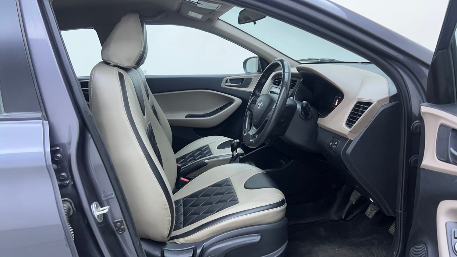 Used 2017 Hyundai Elite i20 Asta 1.2 Petrol Manual interior RIGHT SIDE FRONT DOOR CABIN VIEW