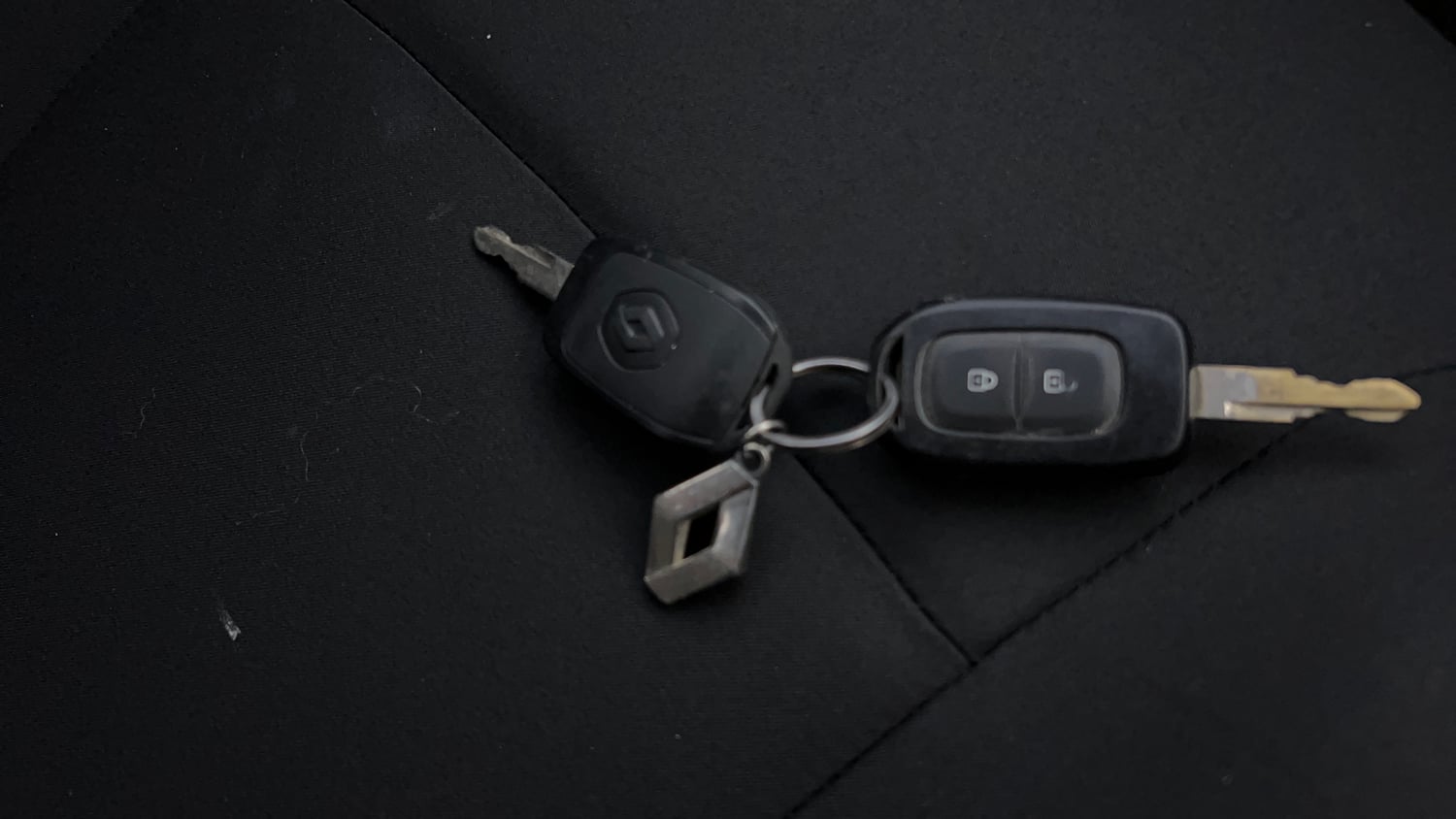 Used 2017 Renault Kwid 1.0 RXT AMT Petrol Automatic extra CAR KEY VIEW