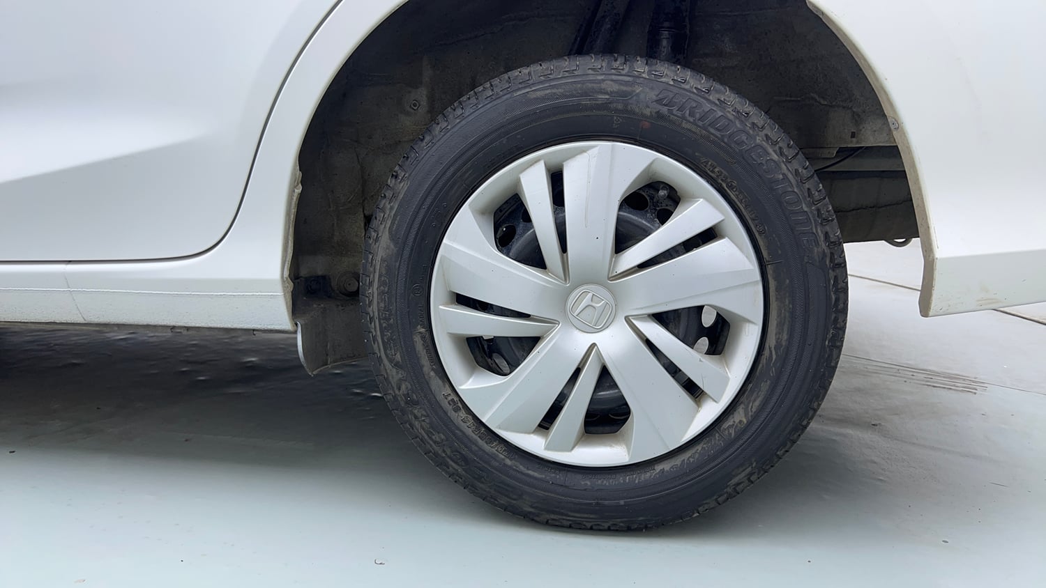 Used 2024 Honda Amaze S 1.2 Petrol CVT Petrol Automatic tyres LEFT REAR TYRE RIM VIEW