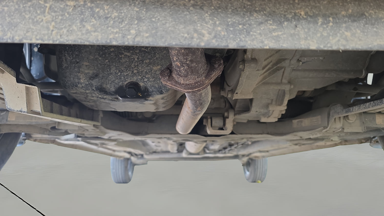 Used 2023 Tata Punch Accomplished MT Petrol Manual extra FRONT LEFT UNDERBODY VIEW