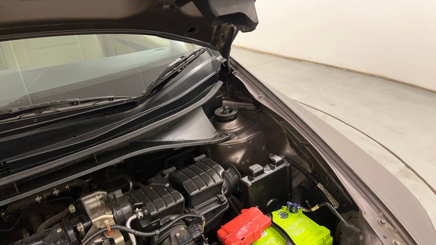 Used 2012 Honda City 1.5 V MT Petrol Manual engine ENGINE LEFT SIDE HINGE & APRON VIEW