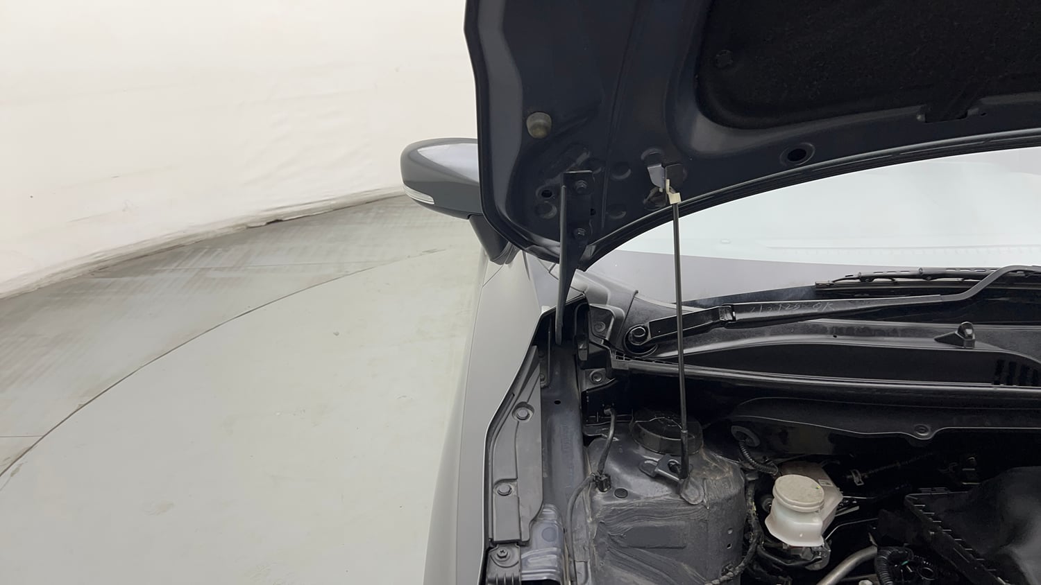 Used 2025 Maruti Suzuki Baleno Delta MT Petrol Manual engine ENGINE RIGHT SIDE HINGE & APRON VIEW