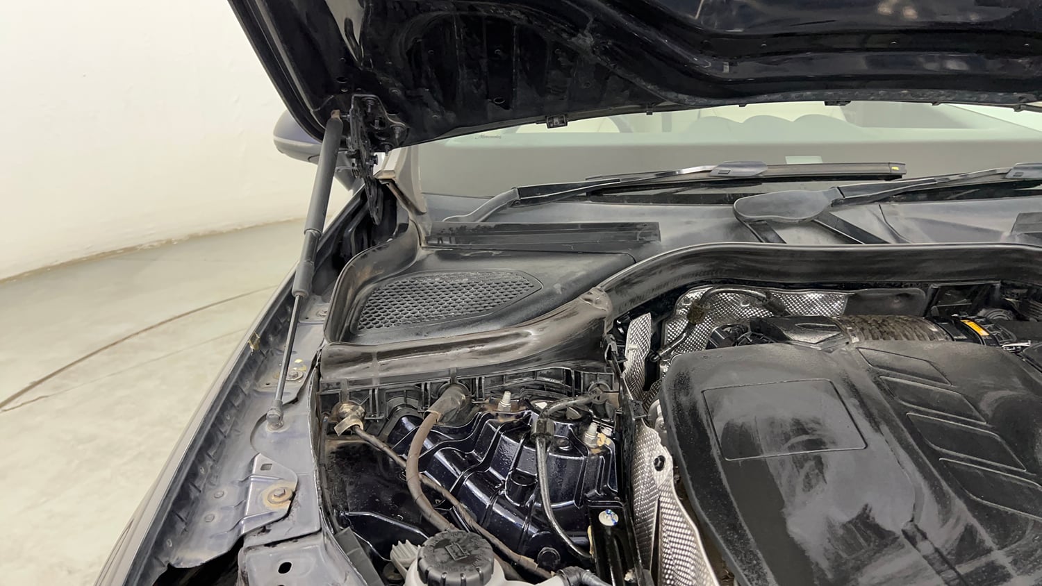 Used 2024 Mercedes-Benz GLC 220d 4MATIC Diesel Automatic engine ENGINE RIGHT SIDE HINGE & APRON VIEW