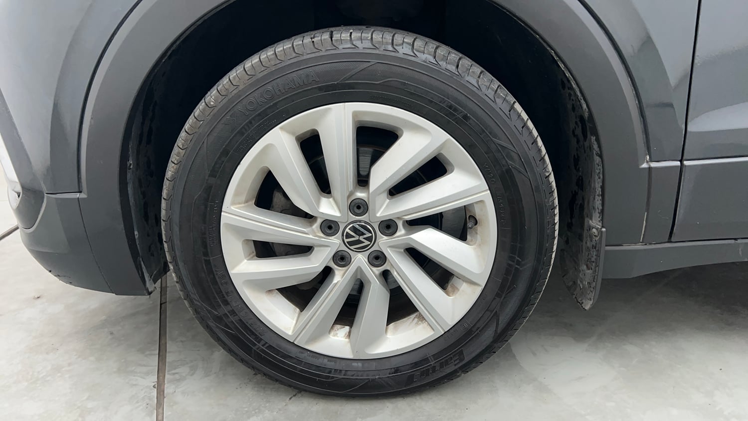 Used 2022 Volkswagen Taigun Highline 1.0 TSI AT Petrol Automatic tyres LEFT FRONT TYRE RIM VIEW