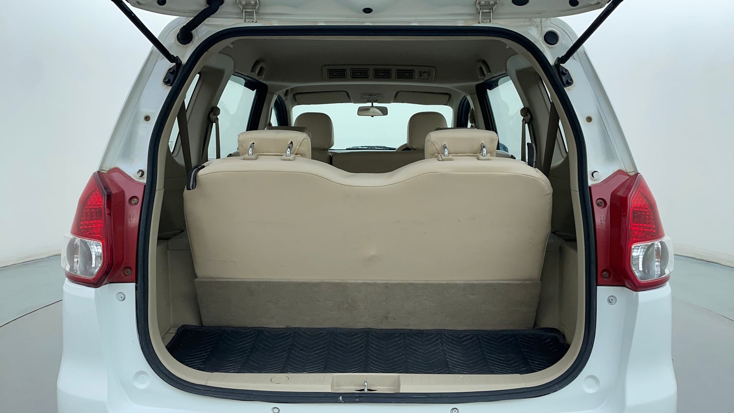 Used 2013 Maruti Suzuki Ertiga Vxi Petrol Manual interior DICKY INSIDE VIEW