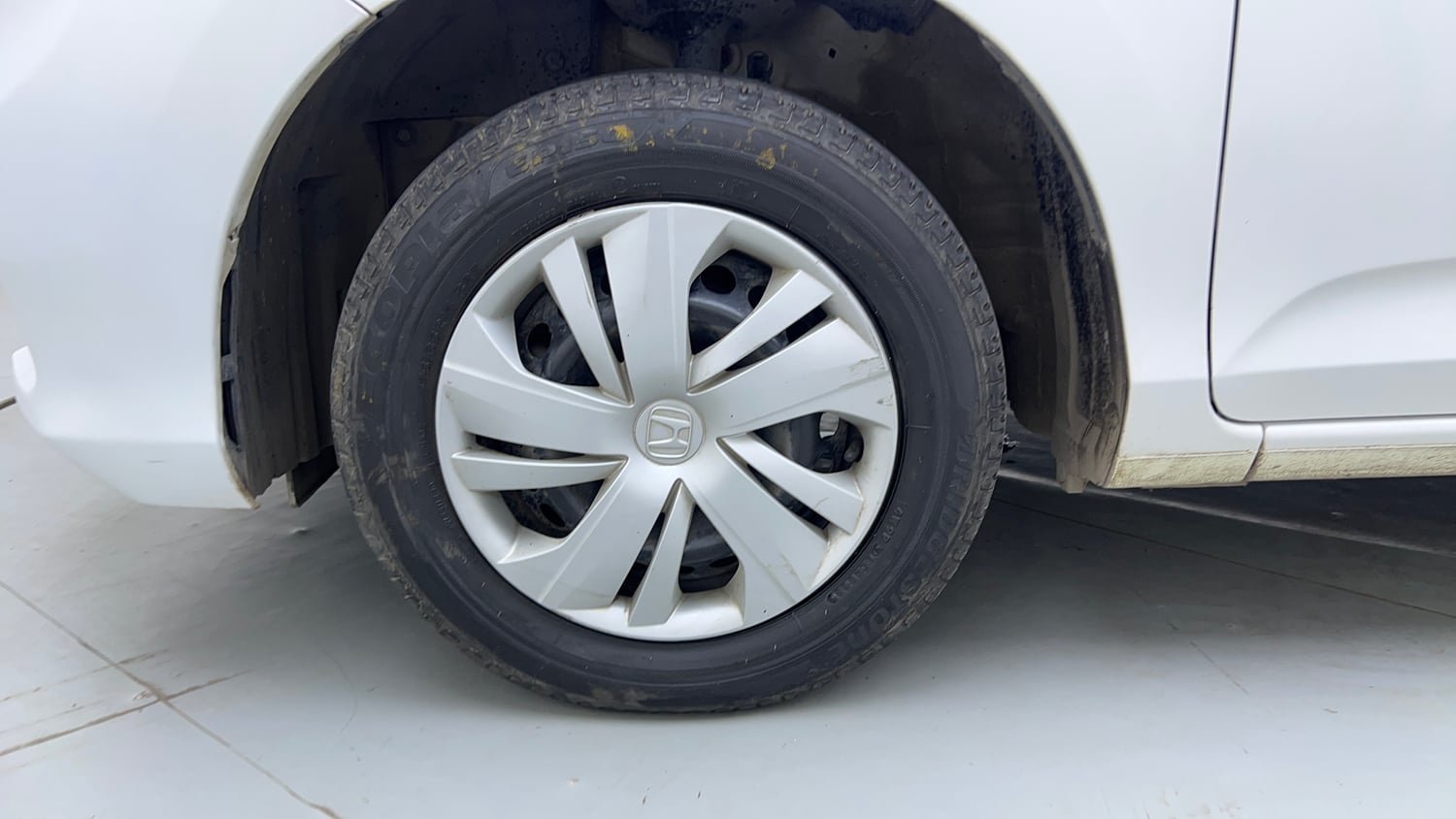 Used 2024 Honda Amaze S 1.2 Petrol CVT Petrol Automatic tyres LEFT FRONT TYRE RIM VIEW