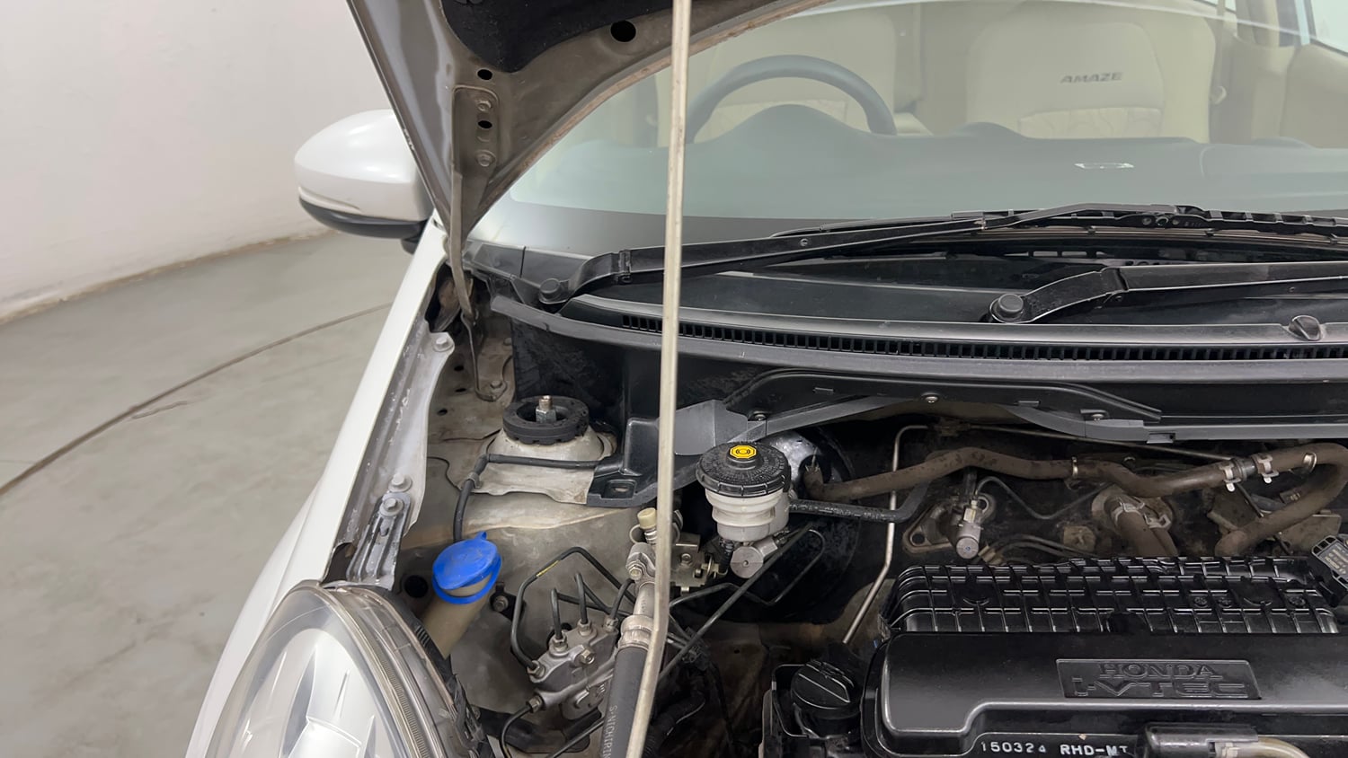Used 2015 Honda Amaze 1.2 S i-VTEC Petrol Manual engine ENGINE RIGHT SIDE HINGE & APRON VIEW