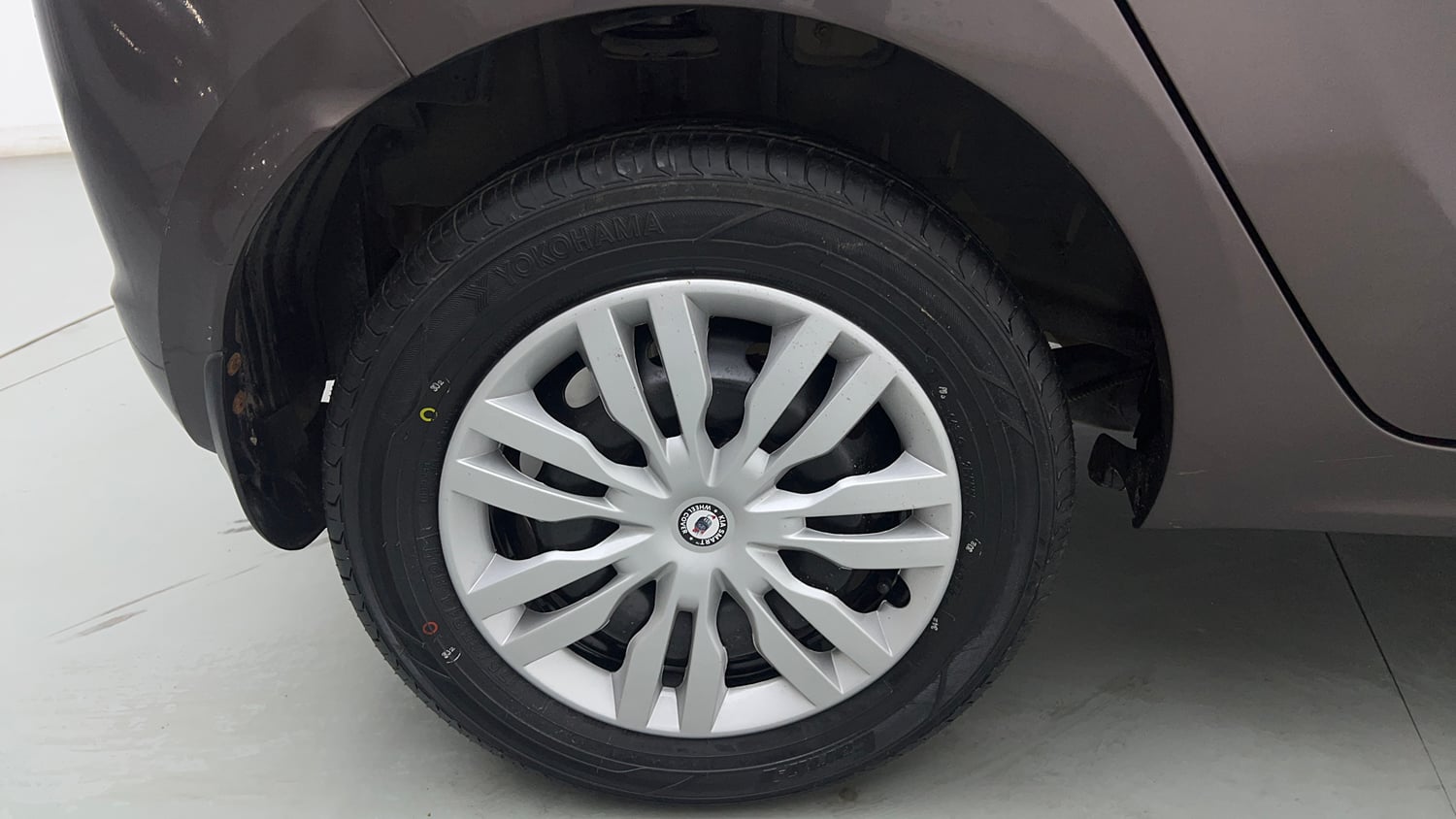 Used 2018 Tata Tiago Revotron XTA Petrol Automatic tyres RIGHT REAR TYRE RIM VIEW