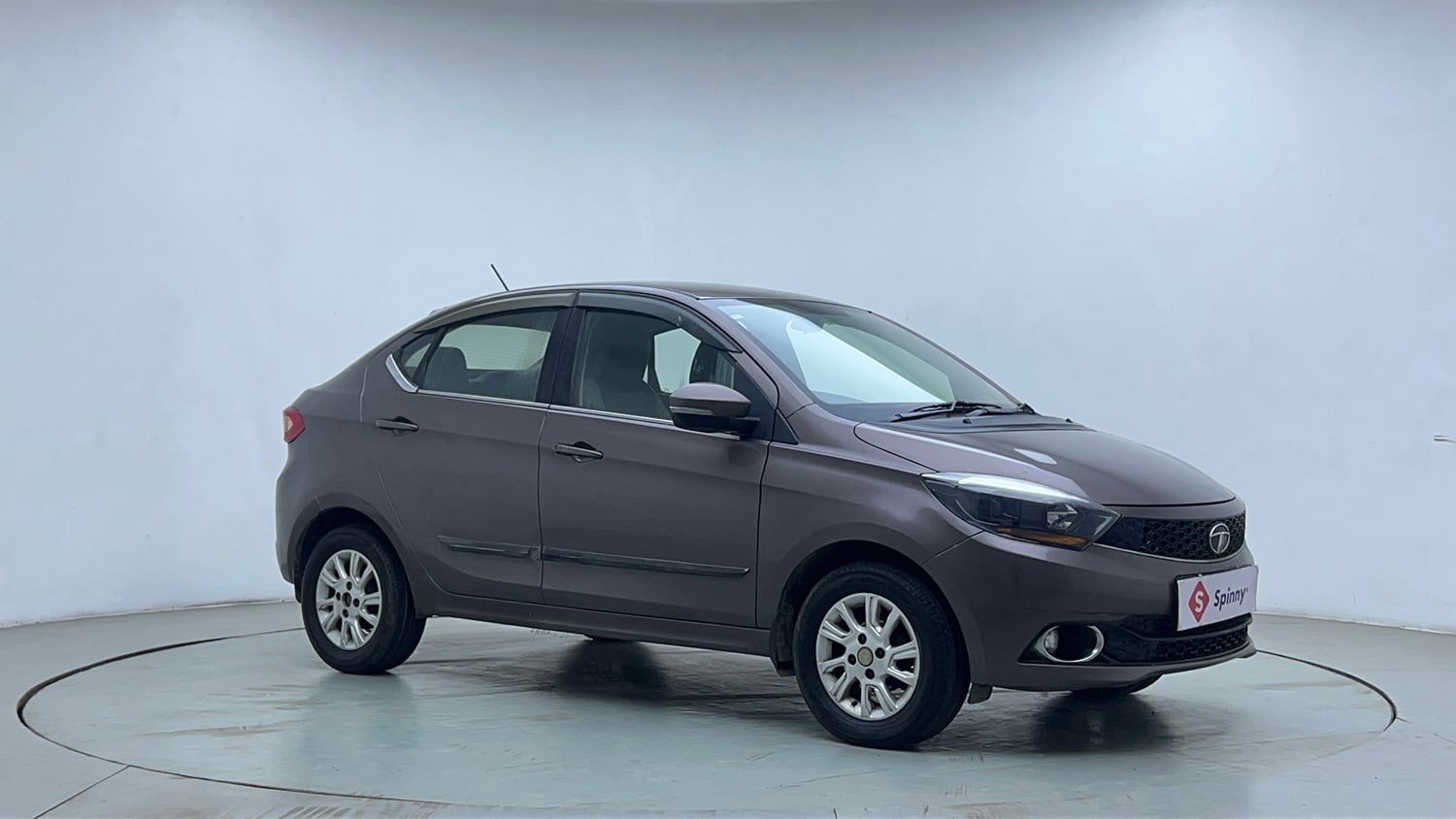 Used 2017 Tata Tigor Revotorq XZ Diesel Manual exterior RIGHT FRONT CORNER VIEW
