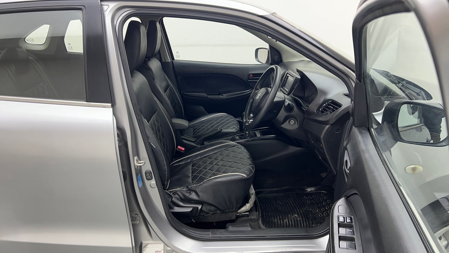 Used 2021 Maruti Suzuki Baleno Sigma Petrol Manual interior RIGHT SIDE FRONT DOOR CABIN VIEW