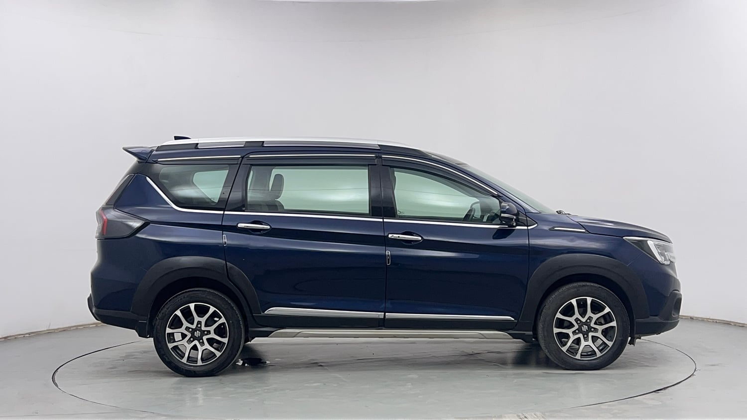 Used 2022 Maruti Suzuki XL6 Alpha Plus AT Petrol Petrol Automatic exterior RIGHT SIDE VIEW