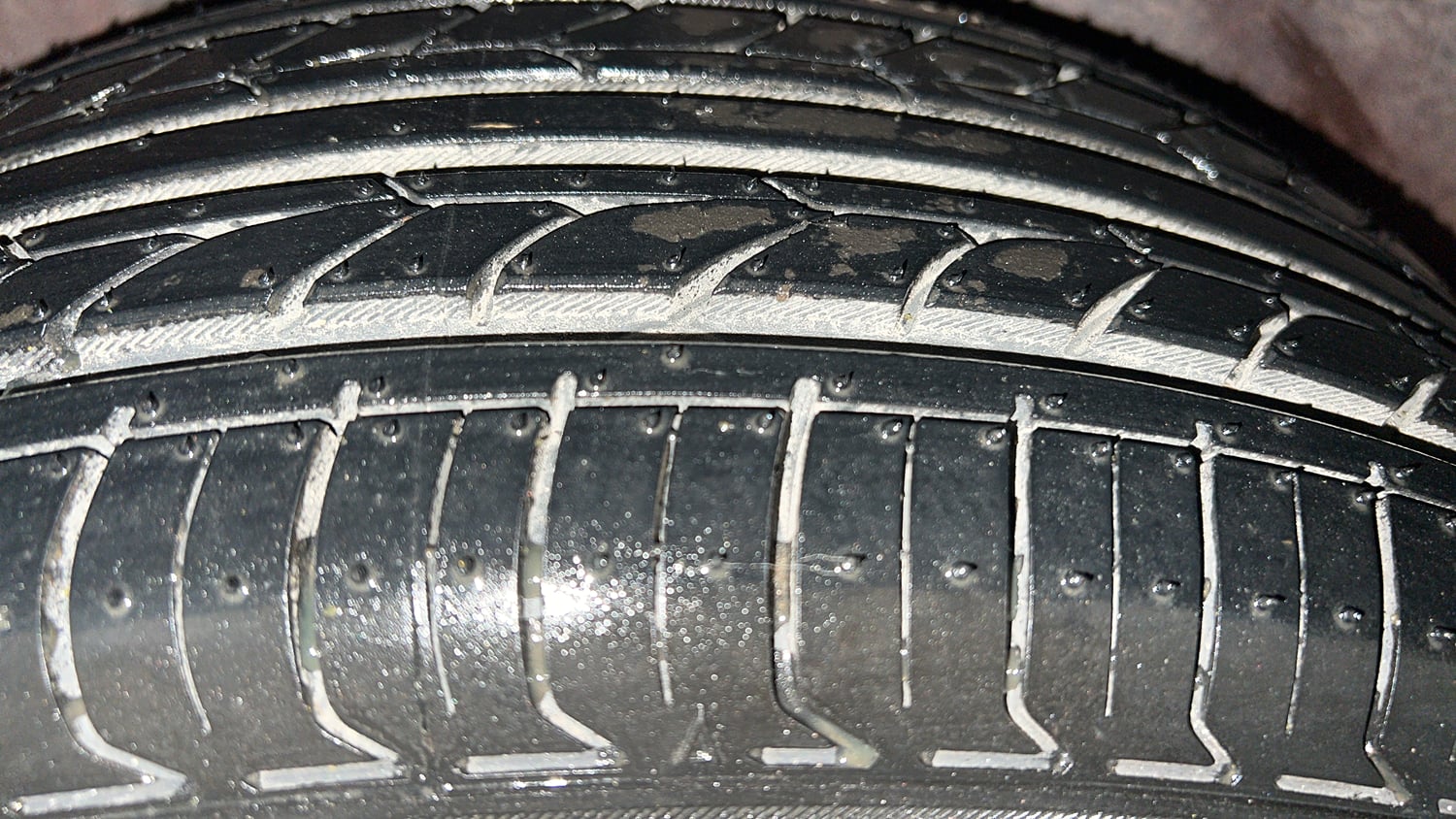 Used 2016 Volkswagen Polo Highline1.2L (P) Petrol Manual tyres RIGHT REAR TYRE TREAD VIEW