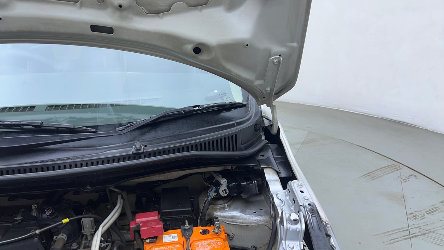 Used 2018 Maruti Suzuki Wagon R VXI+ (O) Petrol Manual engine ENGINE LEFT SIDE HINGE & APRON VIEW
