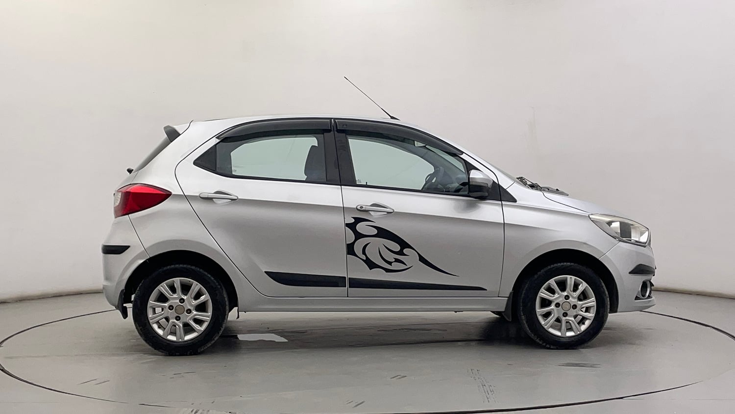 Used 2018 Tata Tiago Revotron XZ Petrol Manual exterior RIGHT SIDE VIEW