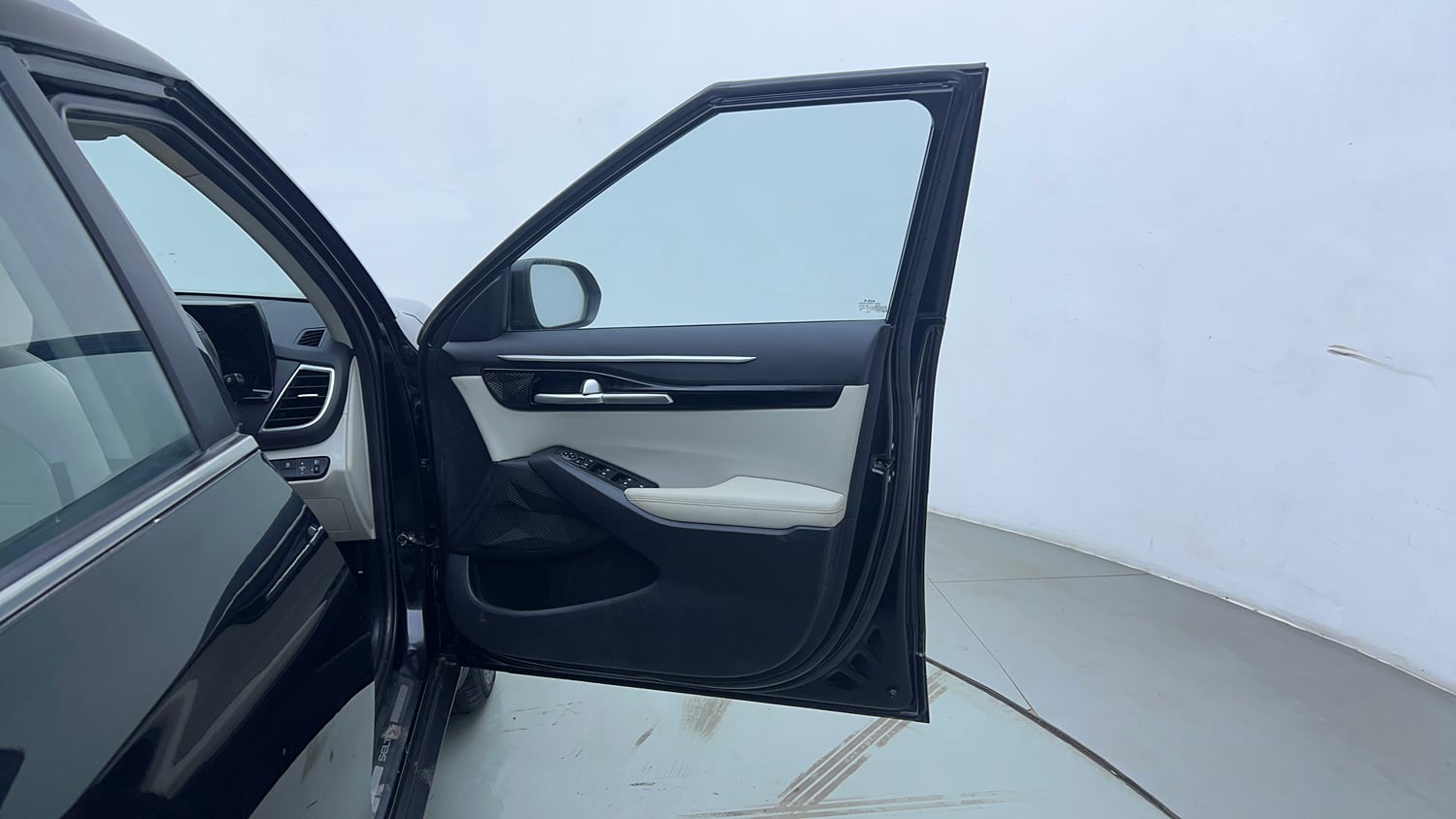 Used 2023 Kia Seltos HTX 1.5 Diesel AT Diesel Automatic interior RIGHT FRONT DOOR OPEN VIEW