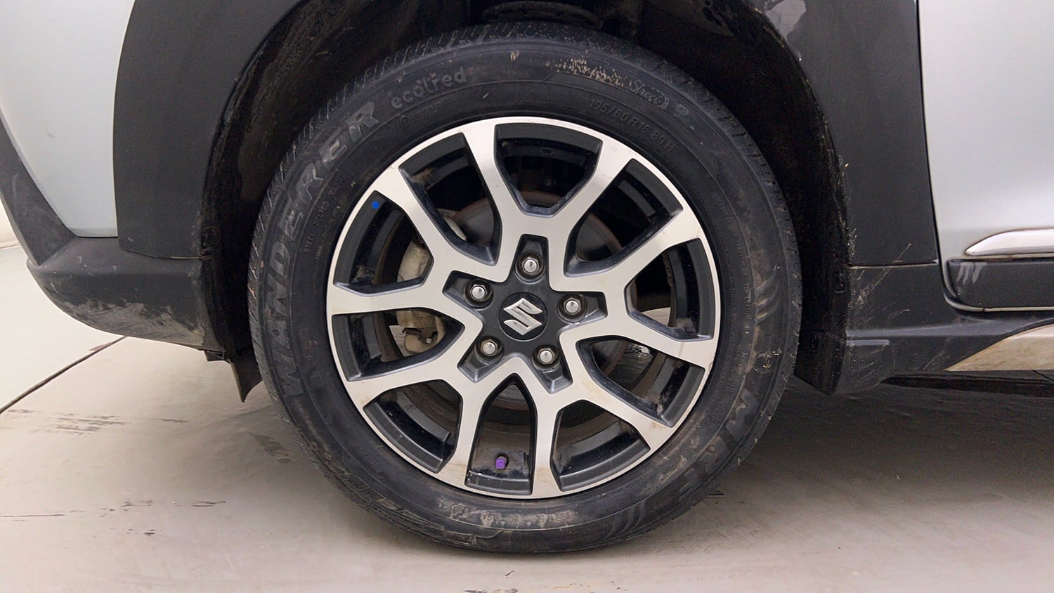 Used 2023 Maruti Suzuki XL6 Alpha MT Petrol Petrol Manual tyres LEFT FRONT TYRE RIM VIEW