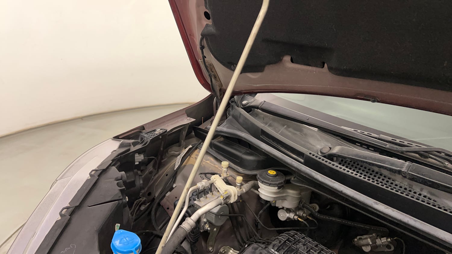 Used 2017 Honda WR-V S MT Petrol Petrol Manual engine ENGINE RIGHT SIDE HINGE & APRON VIEW