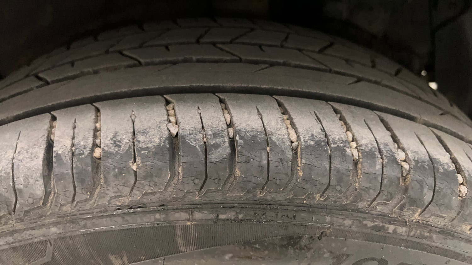 Used 2023 Hyundai i20 Sportz 1.2 IVT Petrol Automatic tyres LEFT REAR TYRE TREAD VIEW