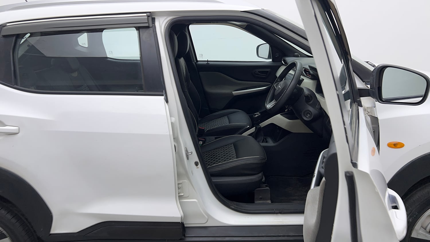 Used 2022 Nissan Magnite XE Petrol Manual interior RIGHT SIDE FRONT DOOR CABIN VIEW