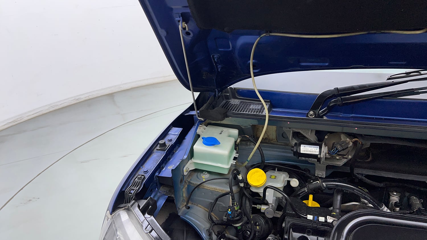 Used 2021 Renault Kwid CLIMBER 1.0 AMT Opt Petrol Automatic engine ENGINE RIGHT SIDE HINGE & APRON VIEW