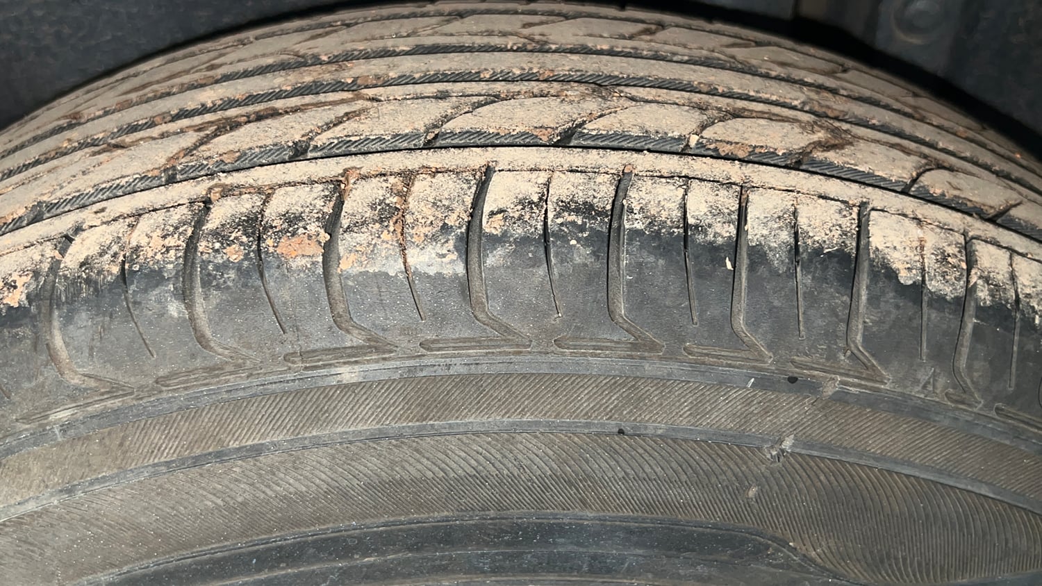 Used 2015 Maruti Suzuki Swift VXi Petrol Manual tyres LEFT REAR TYRE TREAD VIEW