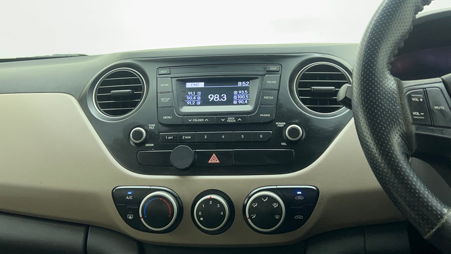 Used 2017 Hyundai Xcent S 1.1 CRDi Diesel Manual top_features Integrated (in-dash) music system