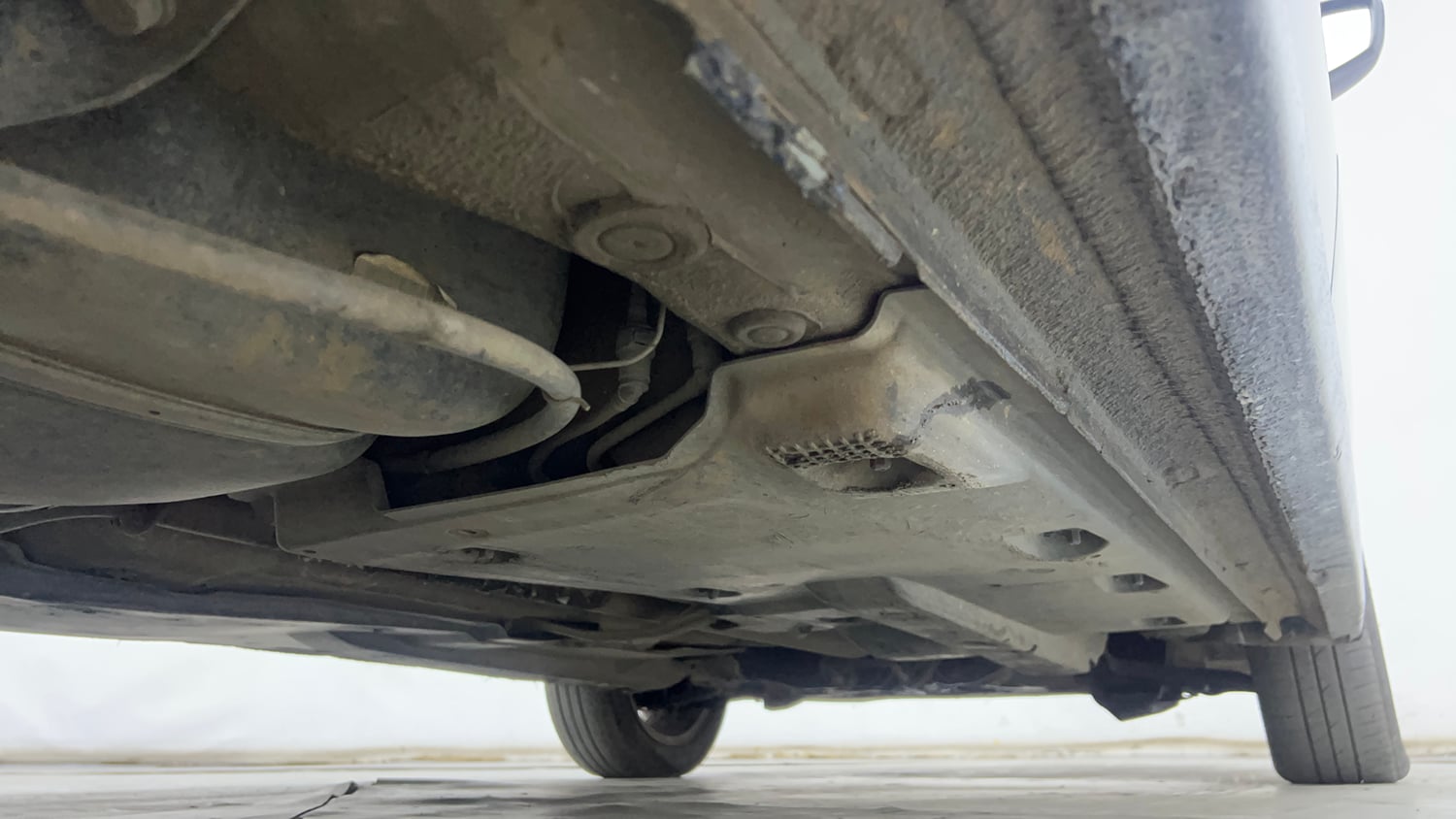 Used 2015 Volkswagen Vento Highline Diesel Diesel Manual extra REAR RIGHT UNDERBODY VIEW