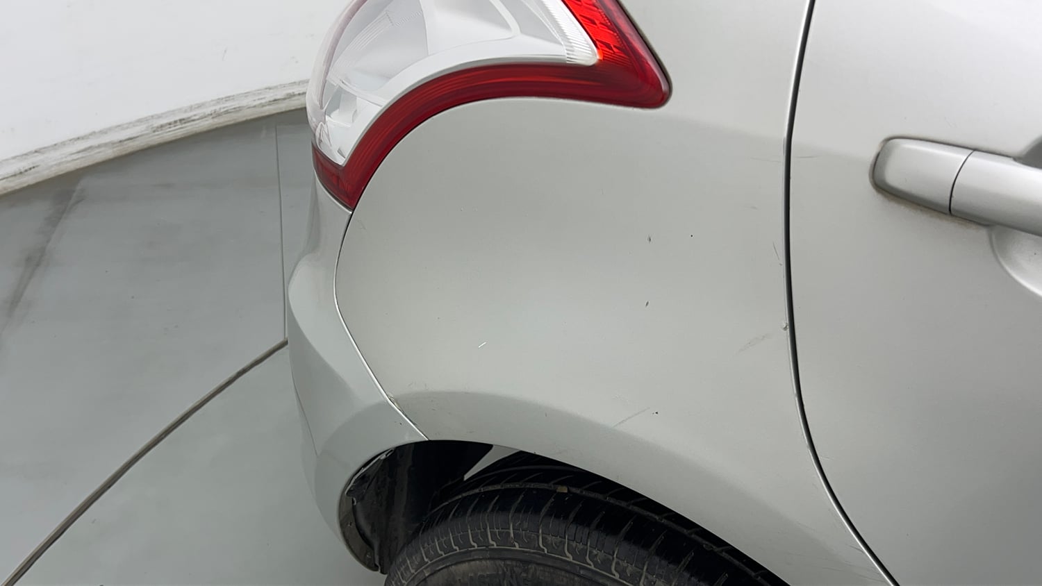 Used 2015 Maruti Suzuki Swift VXi Petrol Manual dents MINOR SCRATCH