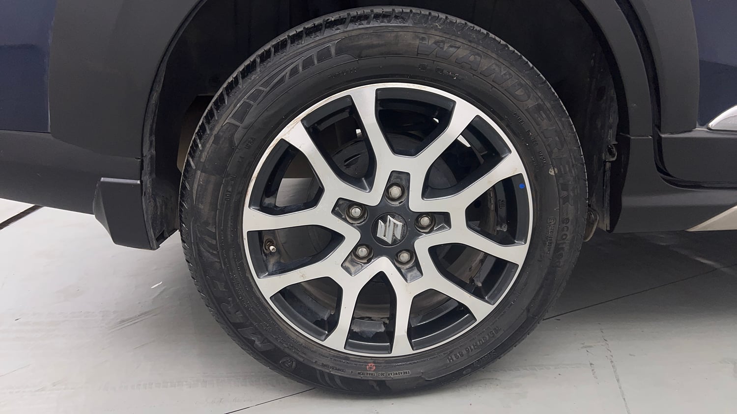 Used 2022 Maruti Suzuki XL6 Alpha Plus AT Petrol Petrol Automatic tyres RIGHT REAR TYRE RIM VIEW
