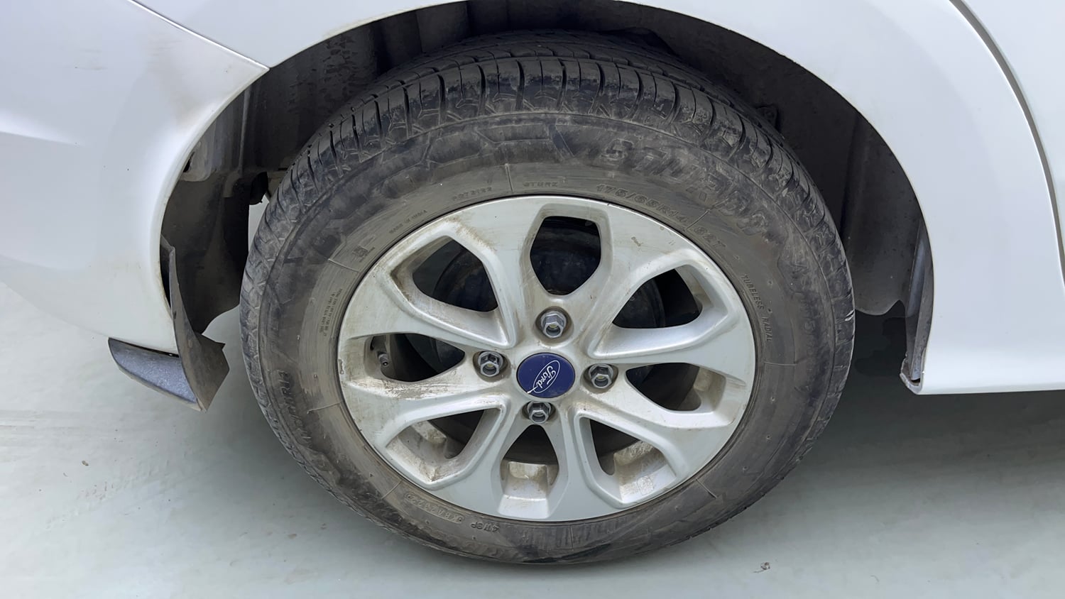 Used 2017 Ford Figo Aspire Titanium 1.2 Ti-VCT Petrol Manual tyres RIGHT REAR TYRE RIM VIEW
