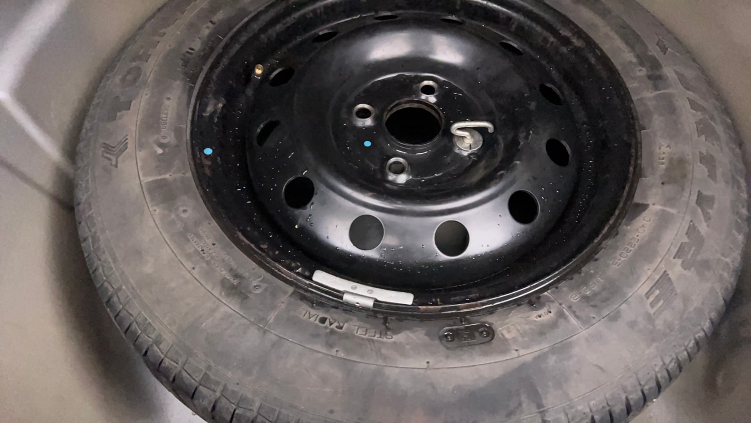 Used 2014 Maruti Suzuki Swift Dzire VXI Petrol Manual tyres SPARE TYRE VIEW