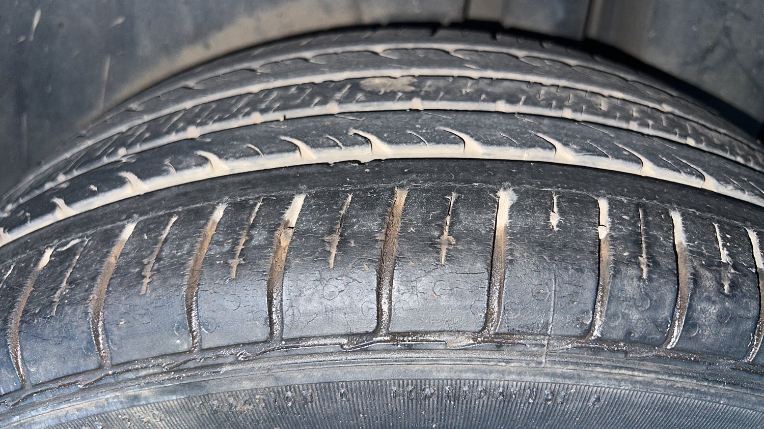 Used 2018 Maruti Suzuki Ciaz Alpha 1.4 AT Petrol Automatic tyres LEFT REAR TYRE TREAD VIEW