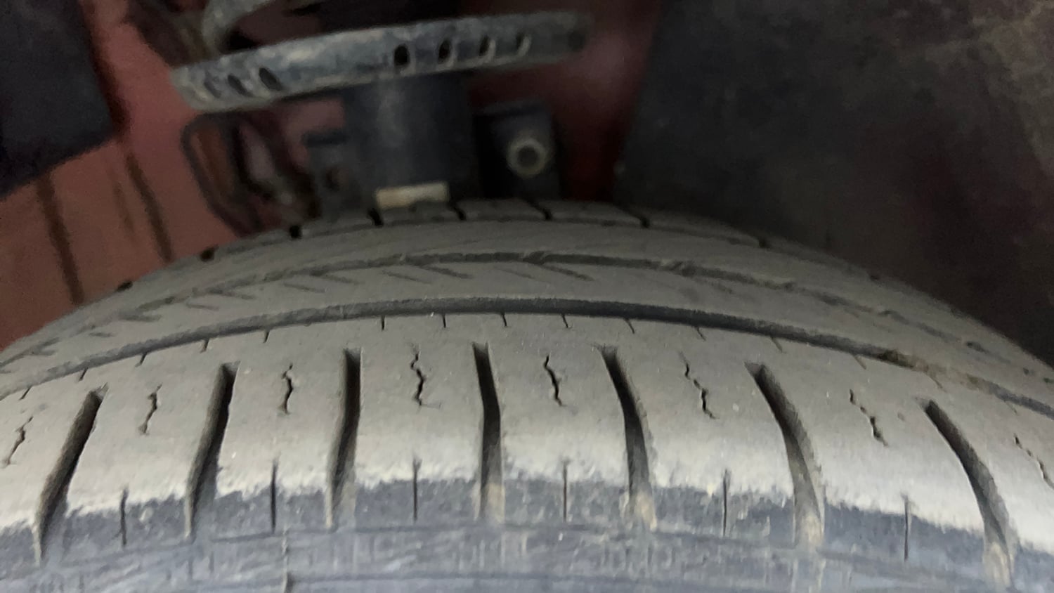 Used 2021 Volkswagen Polo Comfortline 1.0L MPI Petrol Manual tyres RIGHT FRONT TYRE TREAD VIEW