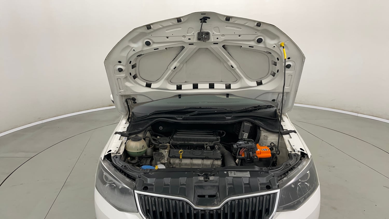 Used 2019 Skoda Rapid Ambition 1.6 MPI AT Petrol Automatic engine ENGINE & BONNET OPEN FRONT VIEW