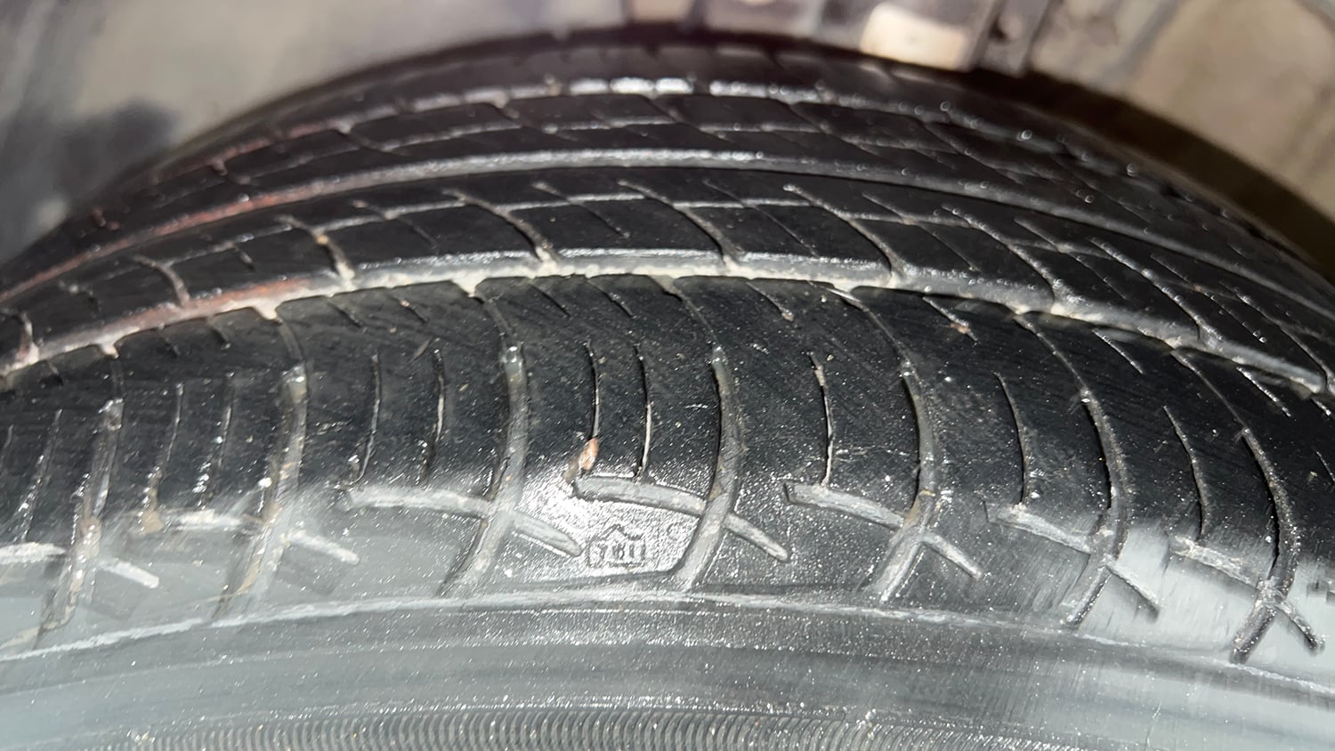 Used 2016 Volkswagen Polo Highline1.2L (P) Petrol Manual tyres LEFT FRONT TYRE TREAD VIEW