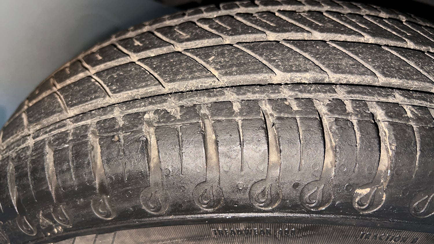 Used 2021 Renault Kwid CLIMBER 1.0 AMT Opt Petrol Automatic tyres RIGHT REAR TYRE TREAD VIEW