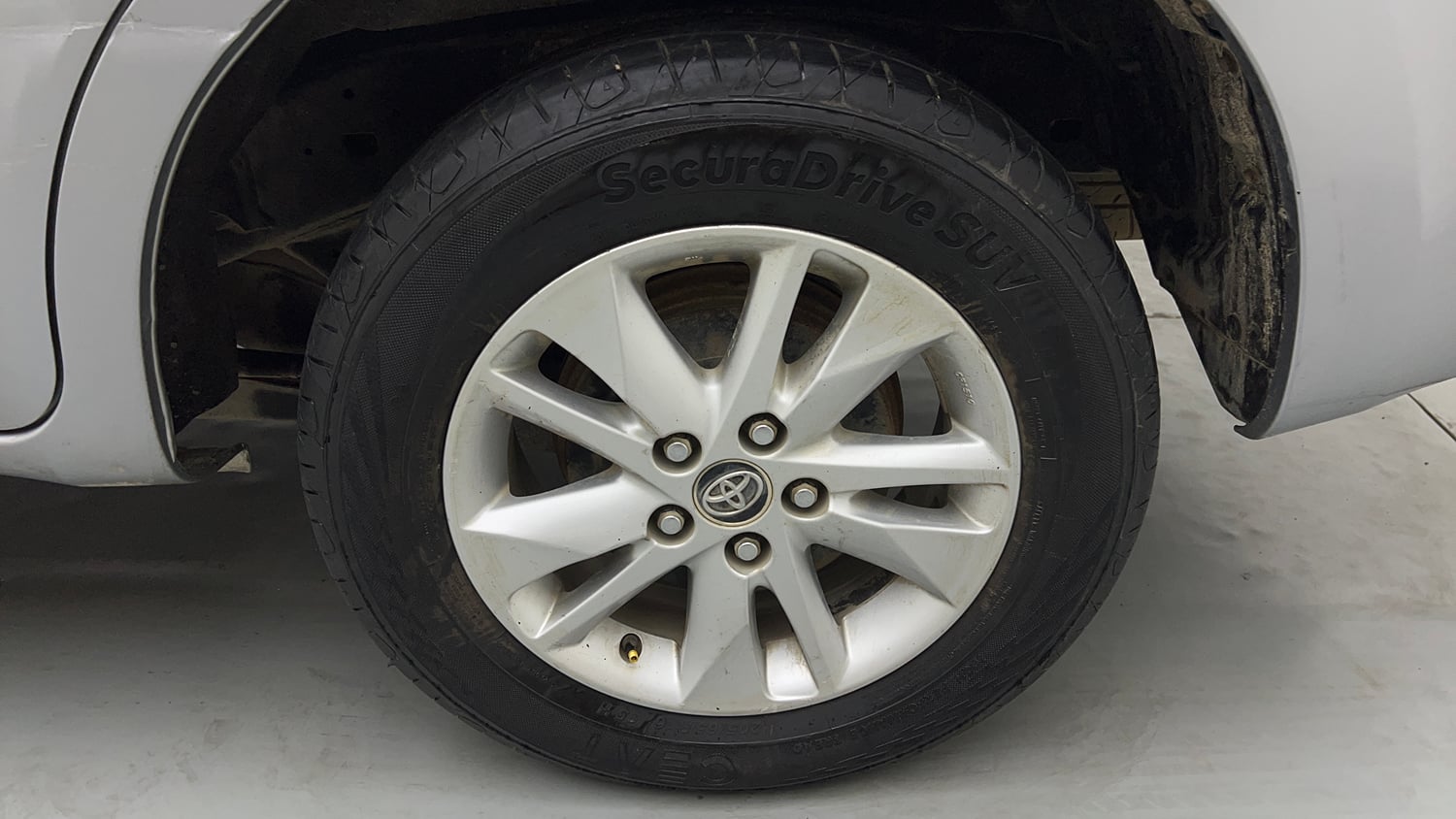 Used 2018 Toyota Innova Crysta 2.4 G 7 STR Diesel Manual tyres LEFT REAR TYRE RIM VIEW