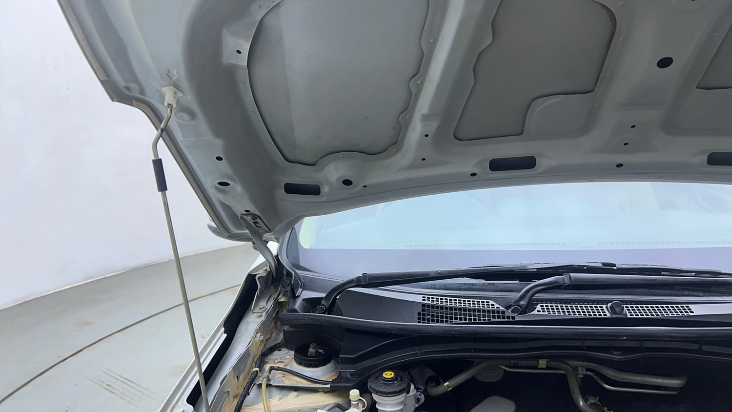 Used 2024 Honda Amaze S 1.2 Petrol CVT Petrol Automatic engine ENGINE RIGHT SIDE HINGE & APRON VIEW